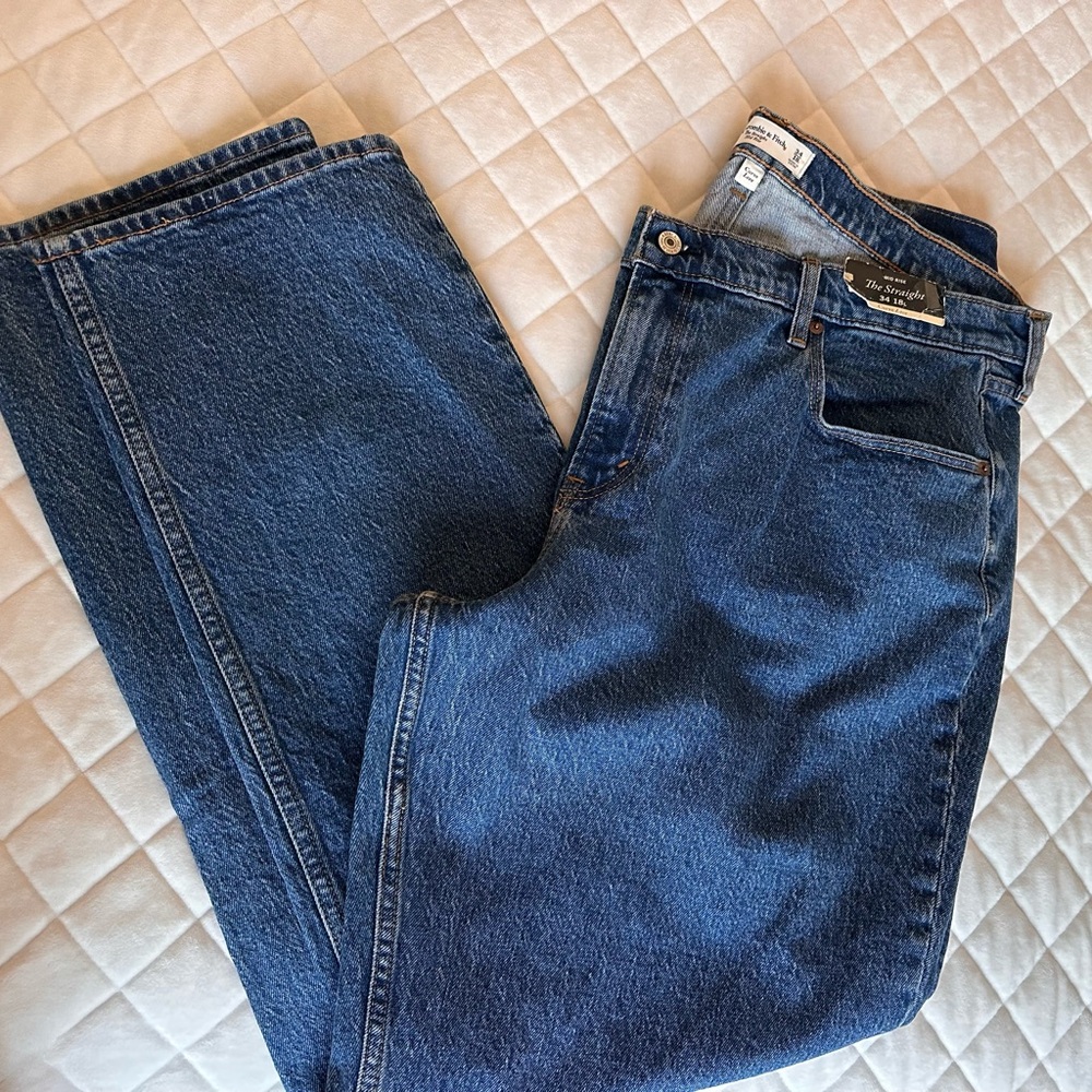 Women’s Abercrombie & Fitch jeans. Size 18 L. The Straight, Mid Rise Curve Love